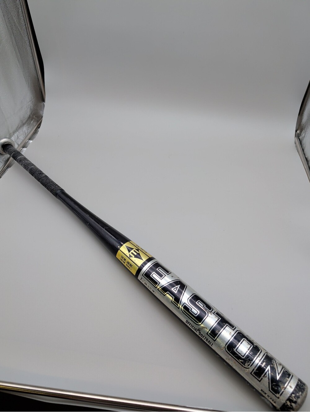 Easton X-Treme SK19 Slowpitch Softball Bat 34 IN 30 OZ 2-1/4" Dia 1.20 BPF